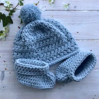 Crochet baby hat and booties in blue
