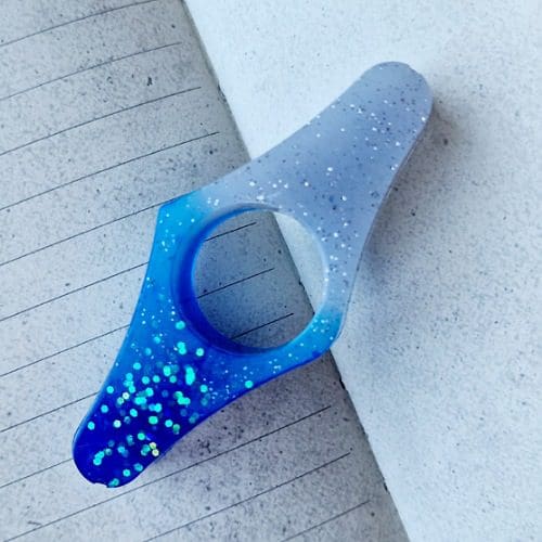 Page-holder-resin-blue-silver-glitter