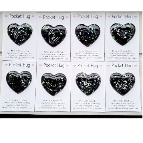 Pocket-hug-resin-heart-black-pastels
