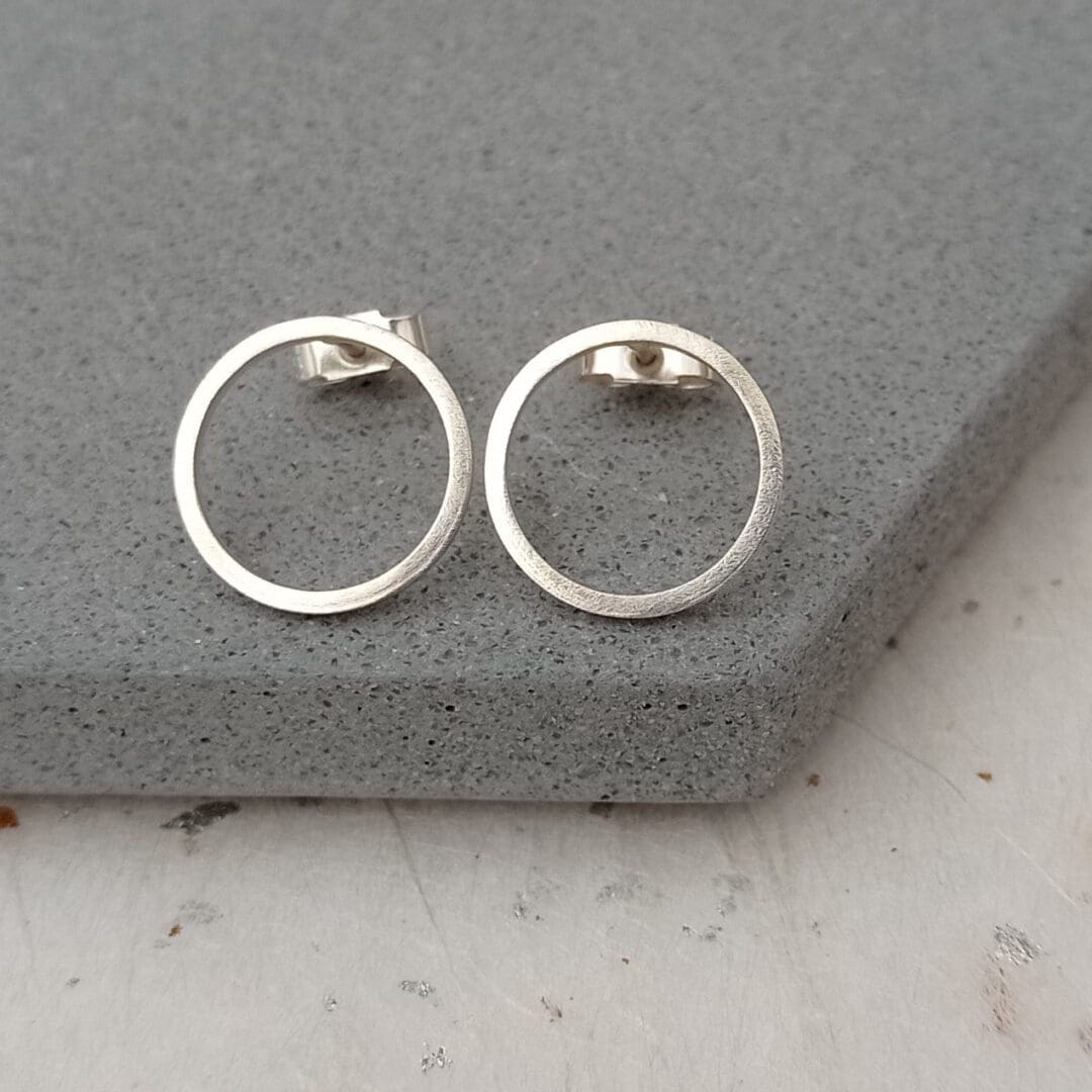 sterling silver circle stud earrings