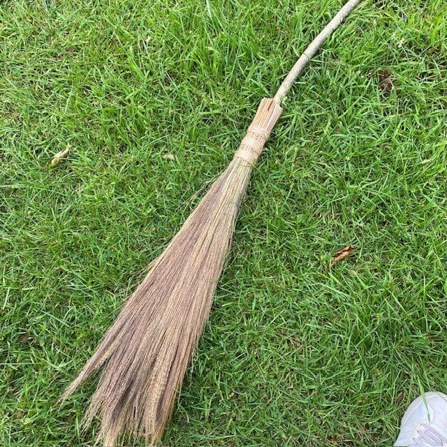 Plain-broomstick