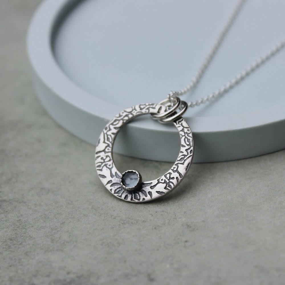 willow and twigg aquamarine and sterling silver oval pendant necklace