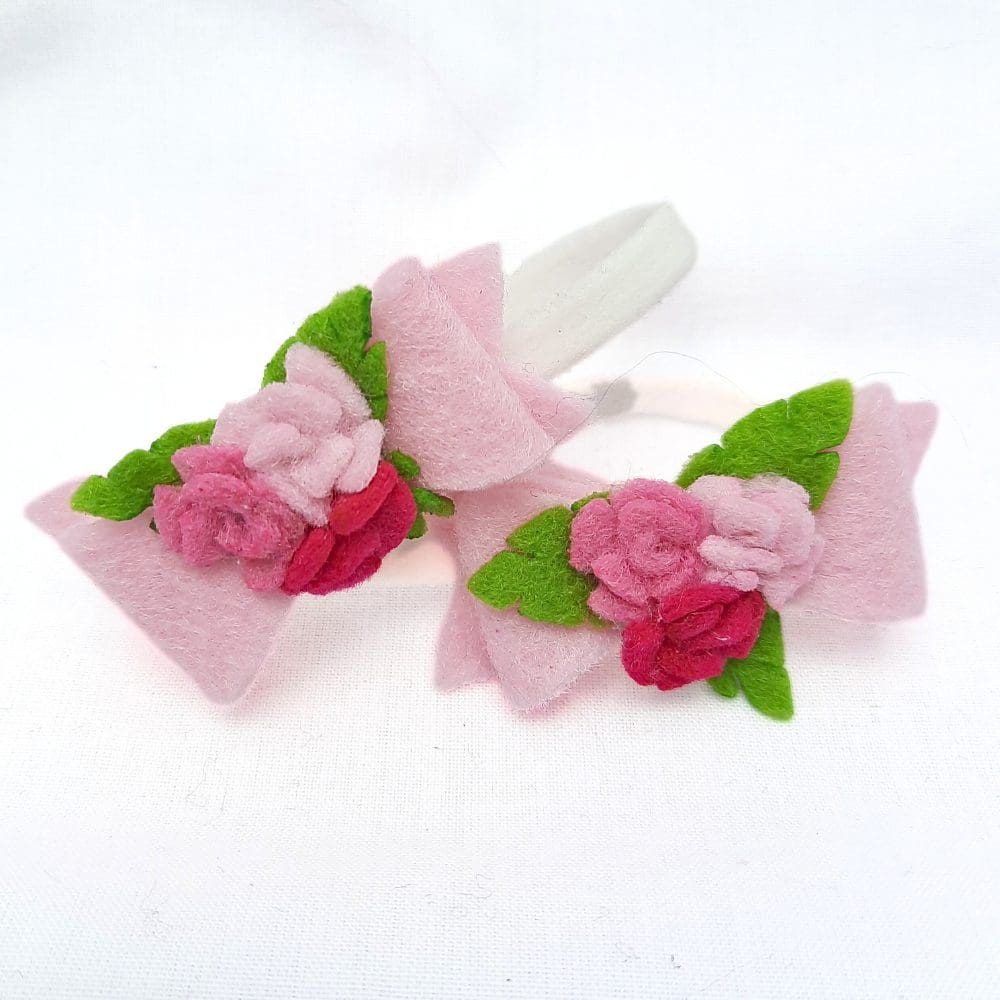 Hair elastics with felt bow and roses in pink