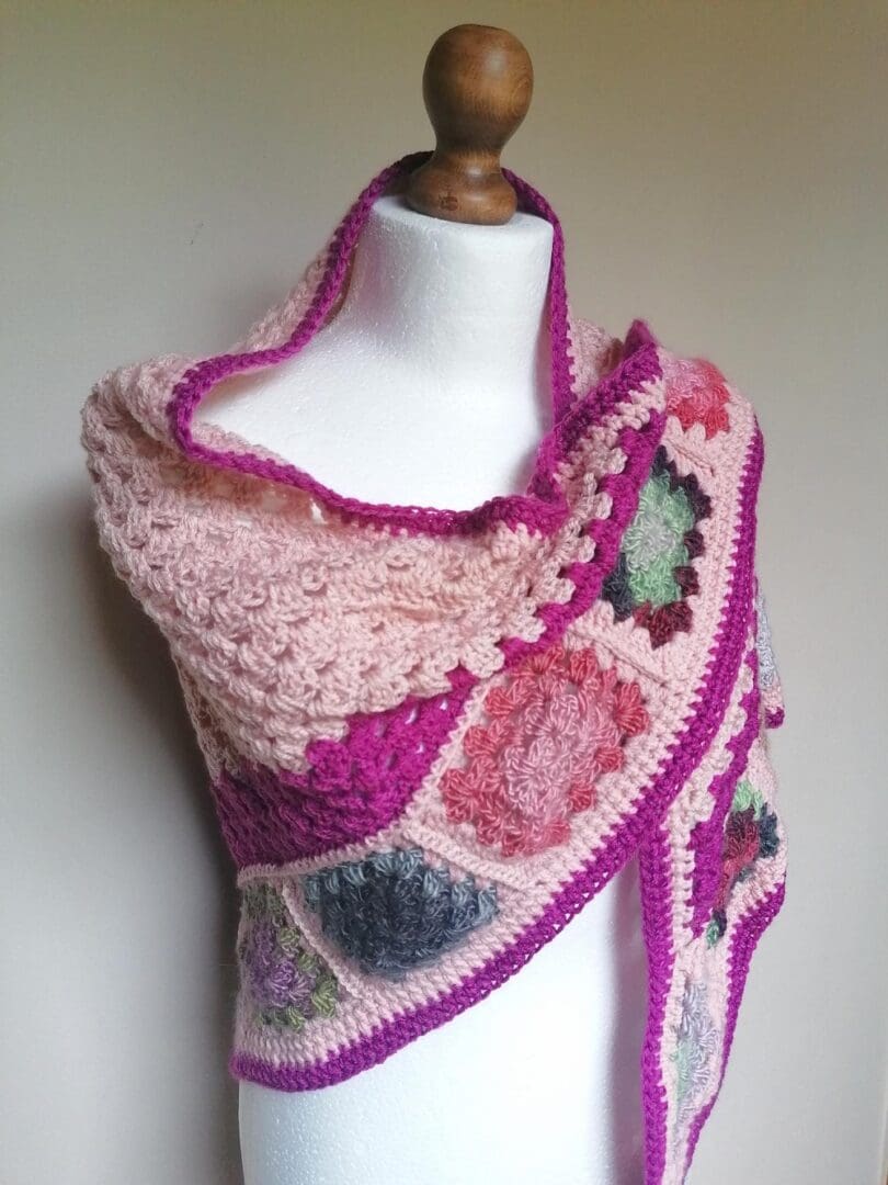 crochet-summer-shawl-pinks