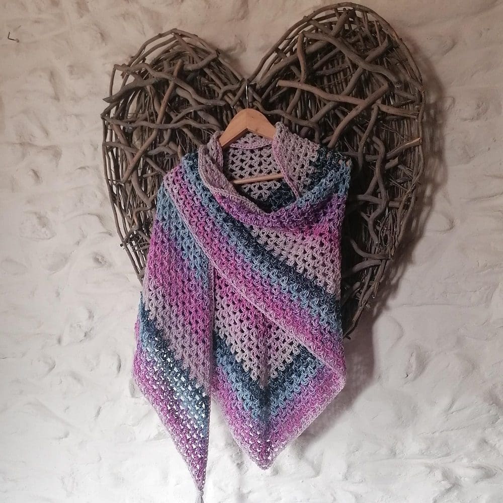 oversized-lightweight-crochet-shawl-pinks