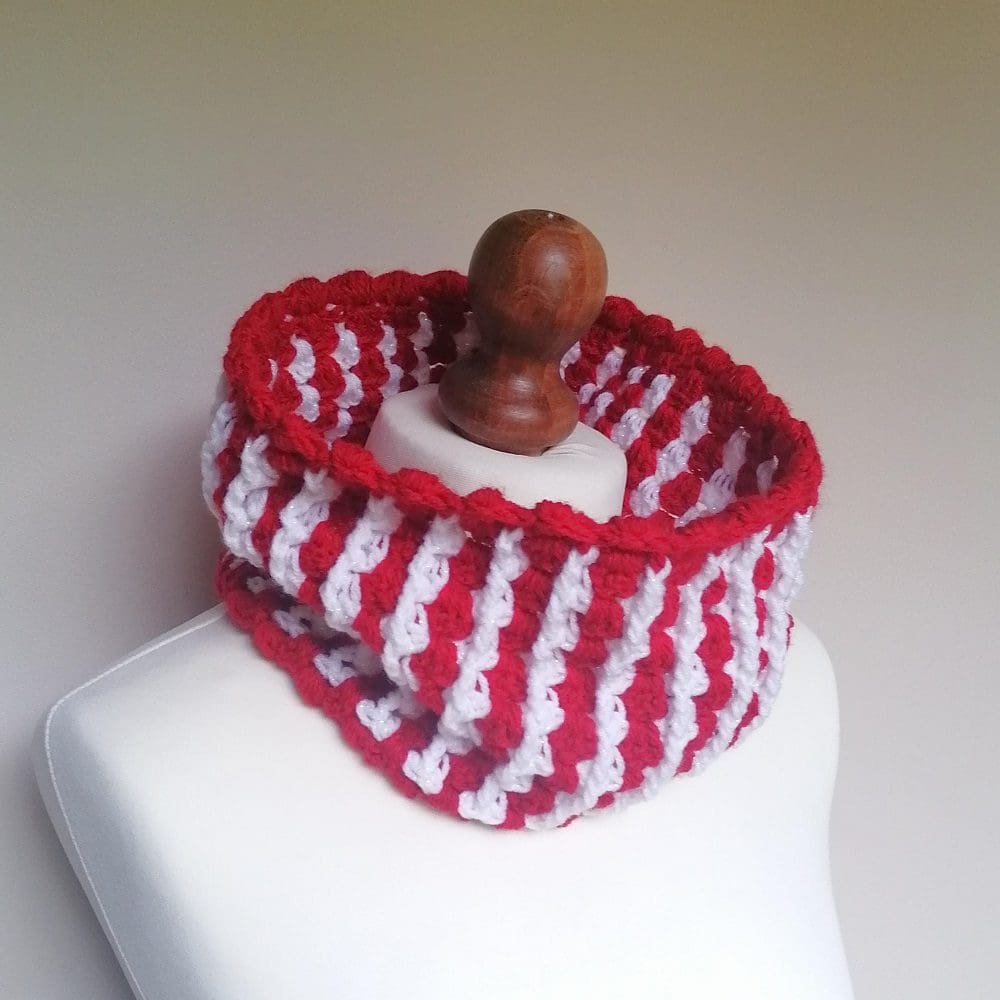 red-white-striped-christmas-cowl