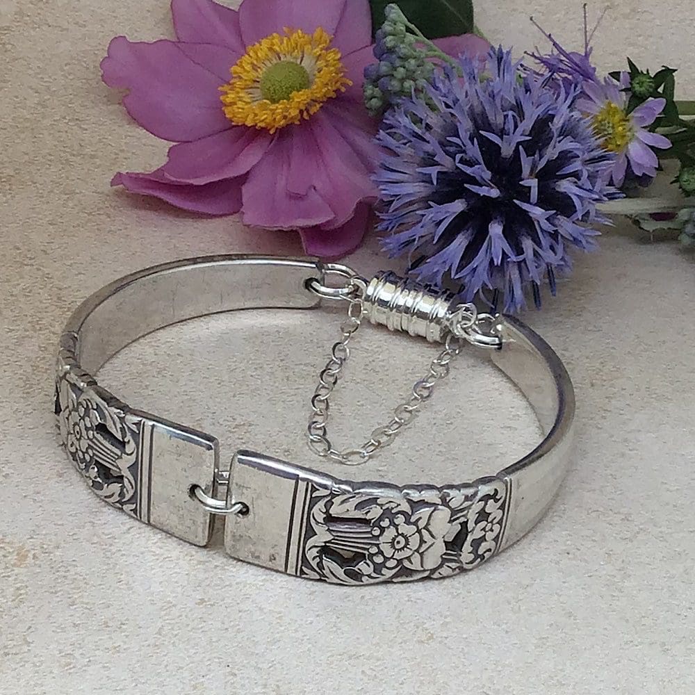 Coronation pattern bracelet