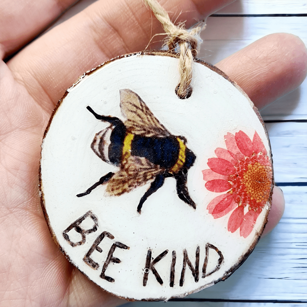 Bee kind - small - wood slice - hanging ornament