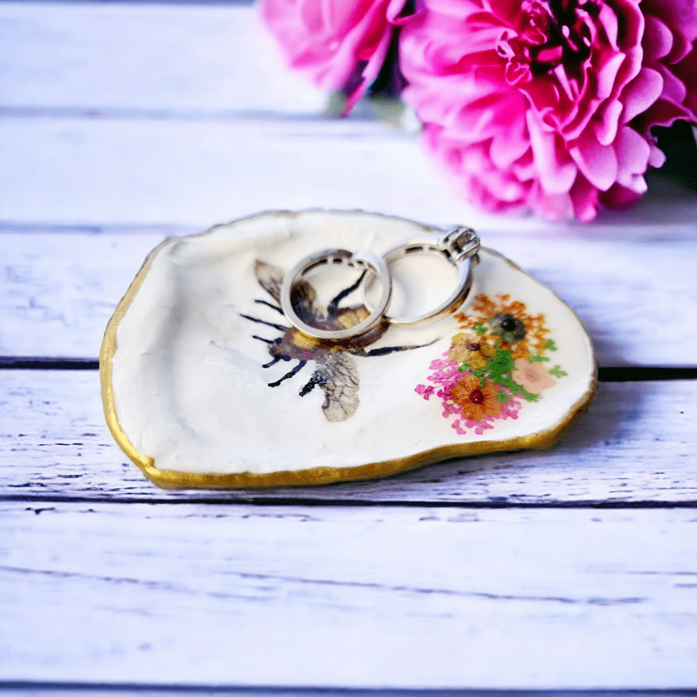 Painted oyster shell - dish - bee - dried flowers