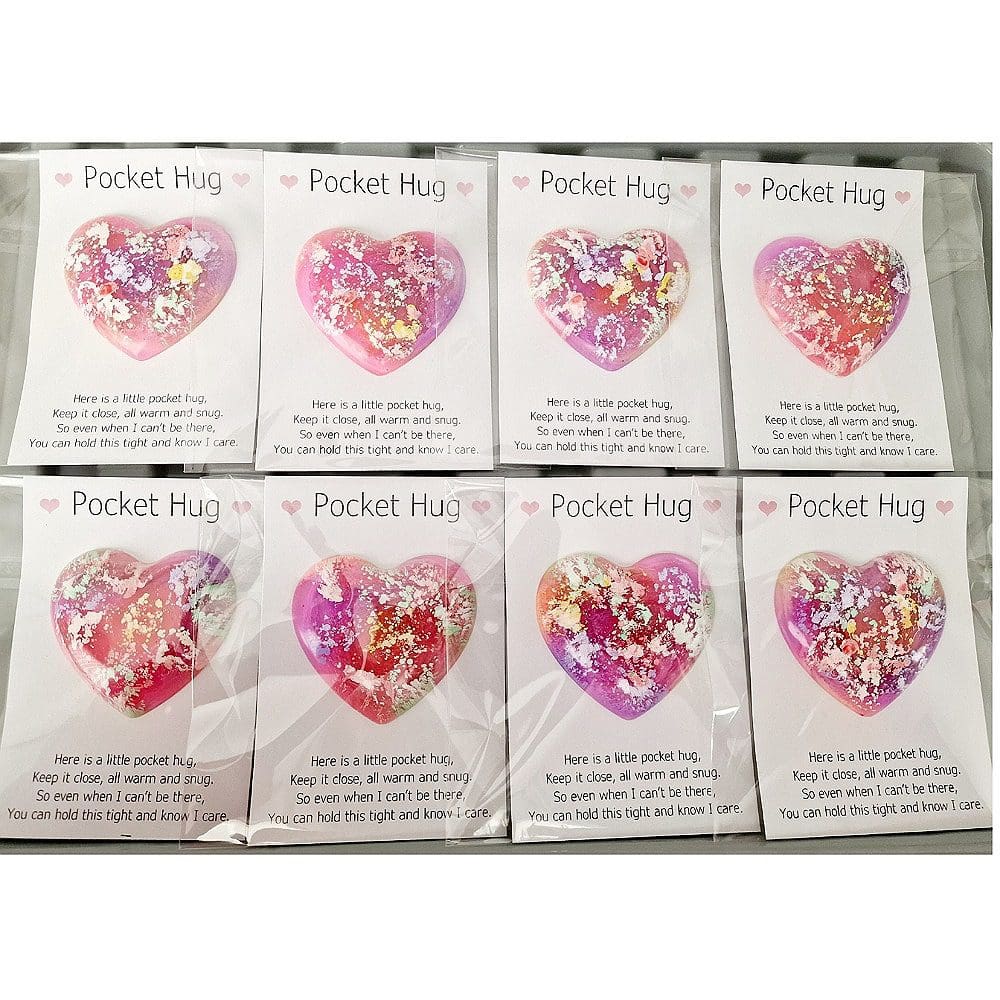 Pocket heart hug - resin - pink - pastel - gift