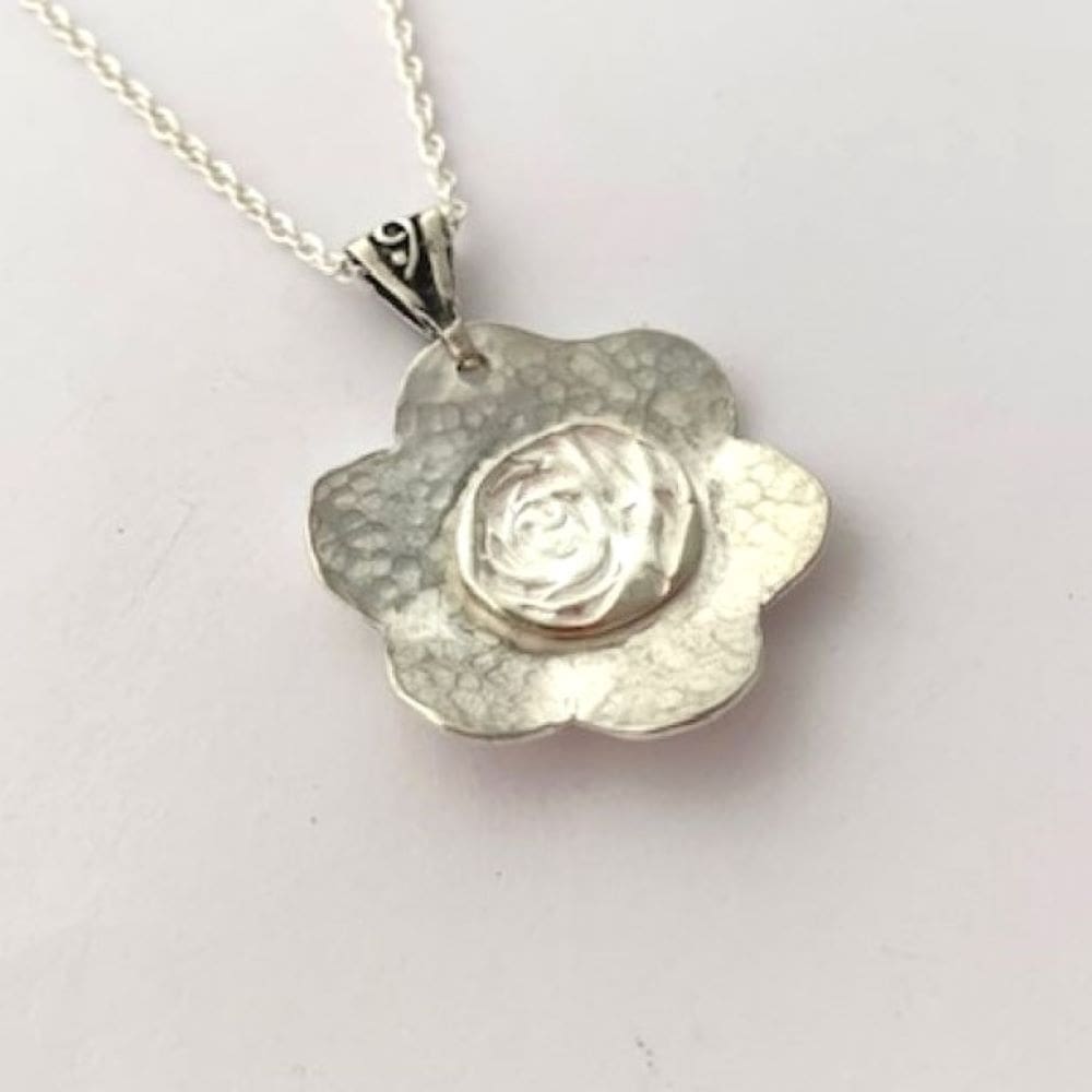 925 Silver Textured Flower Pendant Necklace