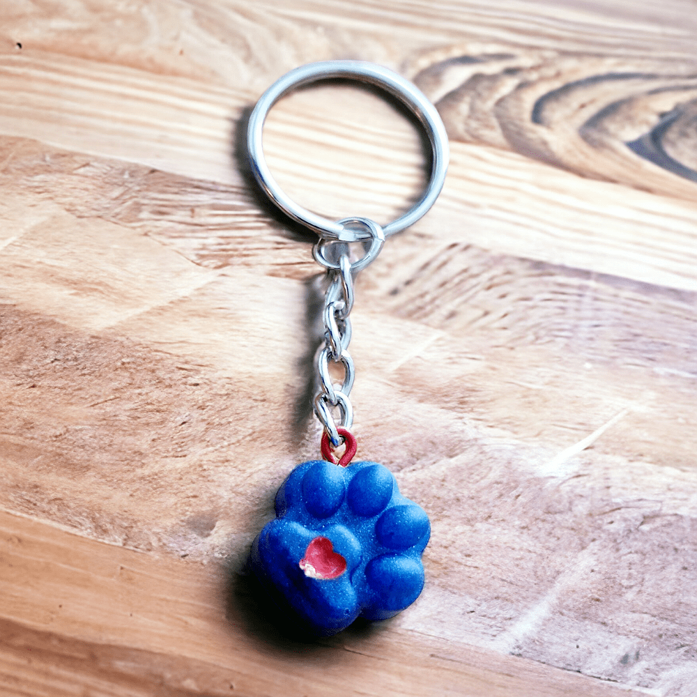 Paw keyring - resin - blue - red - heart