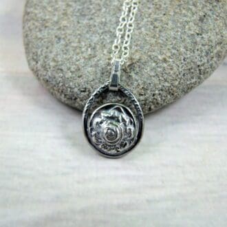 silver_rose_necklace