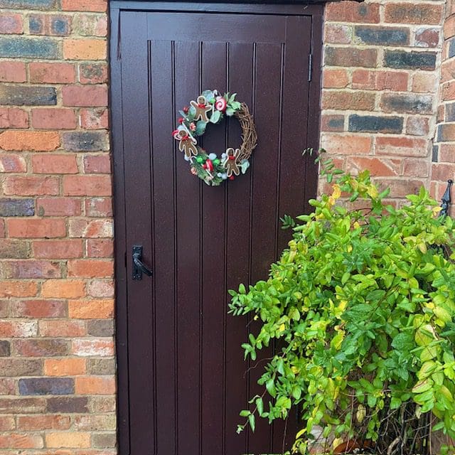 Gingerbread-christmas-front-door-wreath
