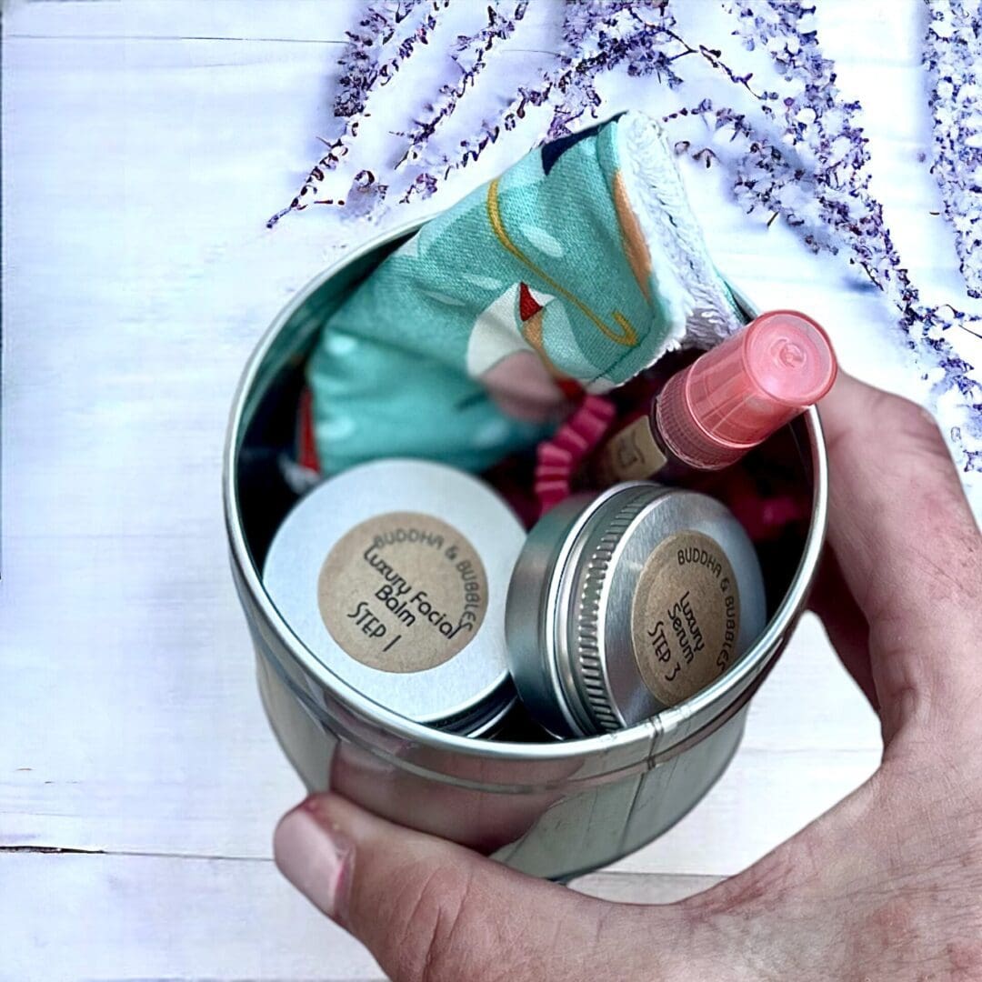 hot cloth mini cleansing gift tin
