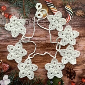 Crochet star garland in sparkly acrylic,yarn.