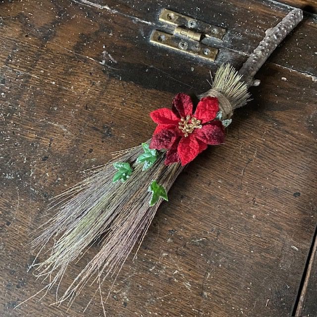 Mini-decorative-altar-broomstick
