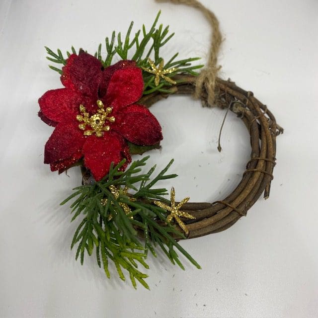 Mini-Christmas-wreath-decoration