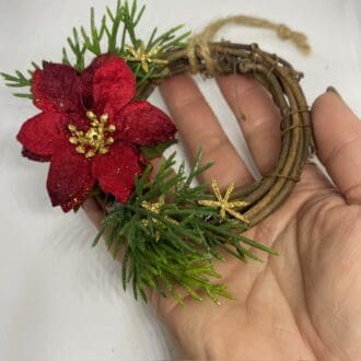 Mini-Christmas-wreath-decoration