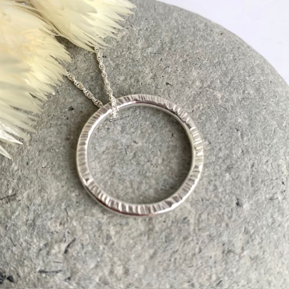 Line Hammered 925 Sterling Silver Circle Necklace