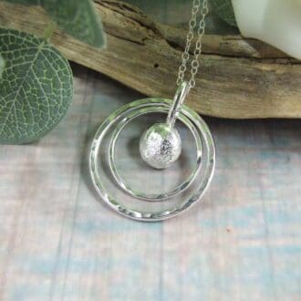 Silver Cirles Spinner necklace