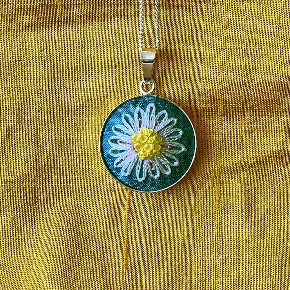 Daisy pendant hand embroidery in silver pendant with chain