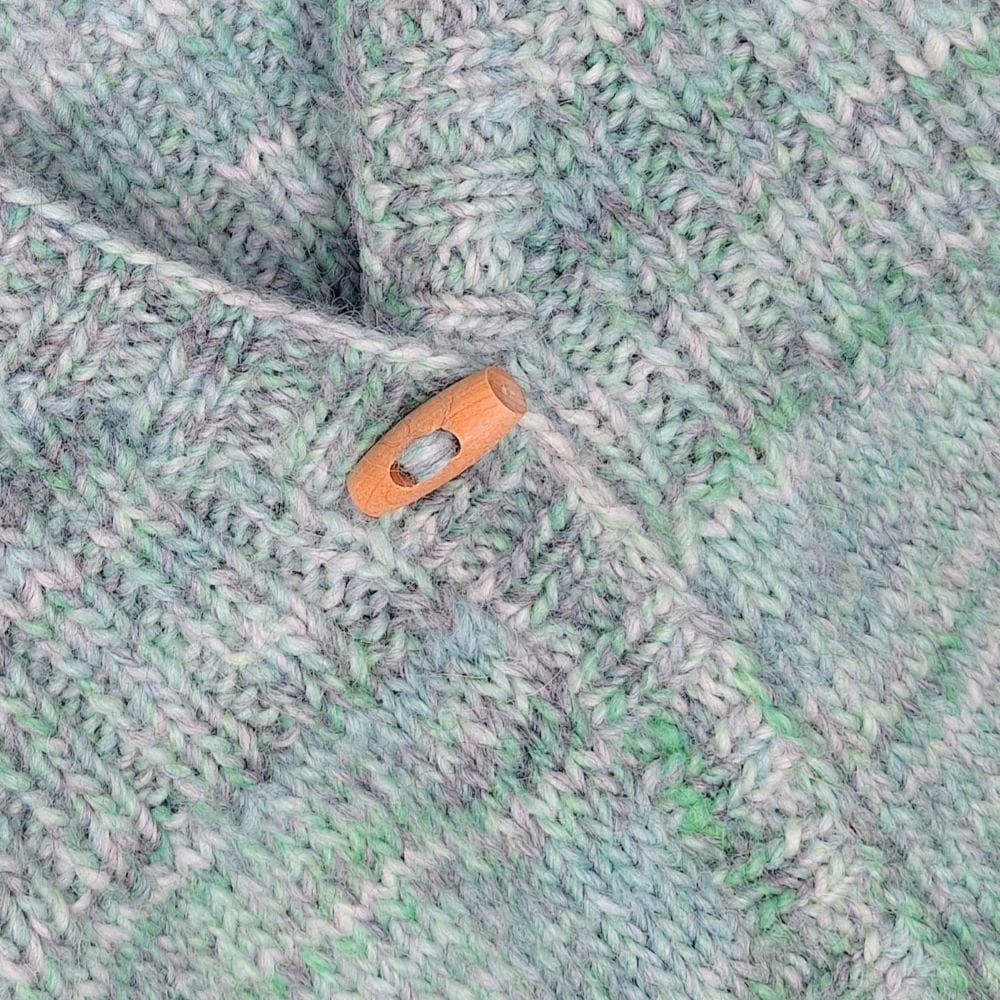 Toggle details of Ambel hand-knit chunky boys jacket.