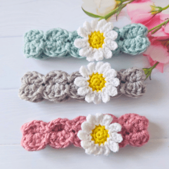 crochet Hairband finished with a white daisy with a yellow centre. you can choose from a variety of colours and they come in sizes newborn through to adult