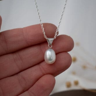 single pearl drop pendant on silver chain