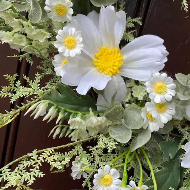 Daisy-front-door-wreath