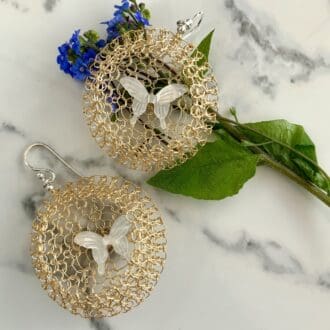 Butterfly earrings in mother of pearl and gold wire crochet