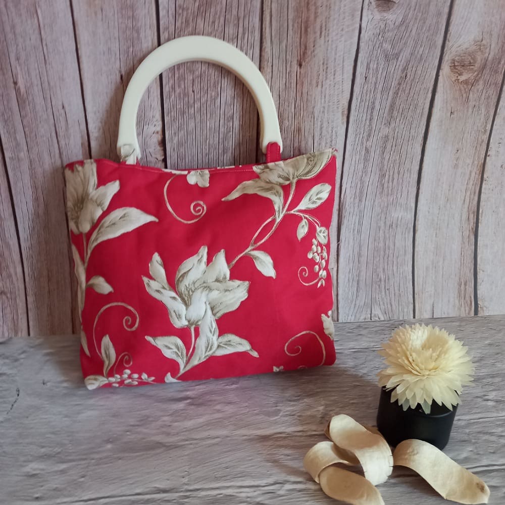 Grab bag, cream flower on red