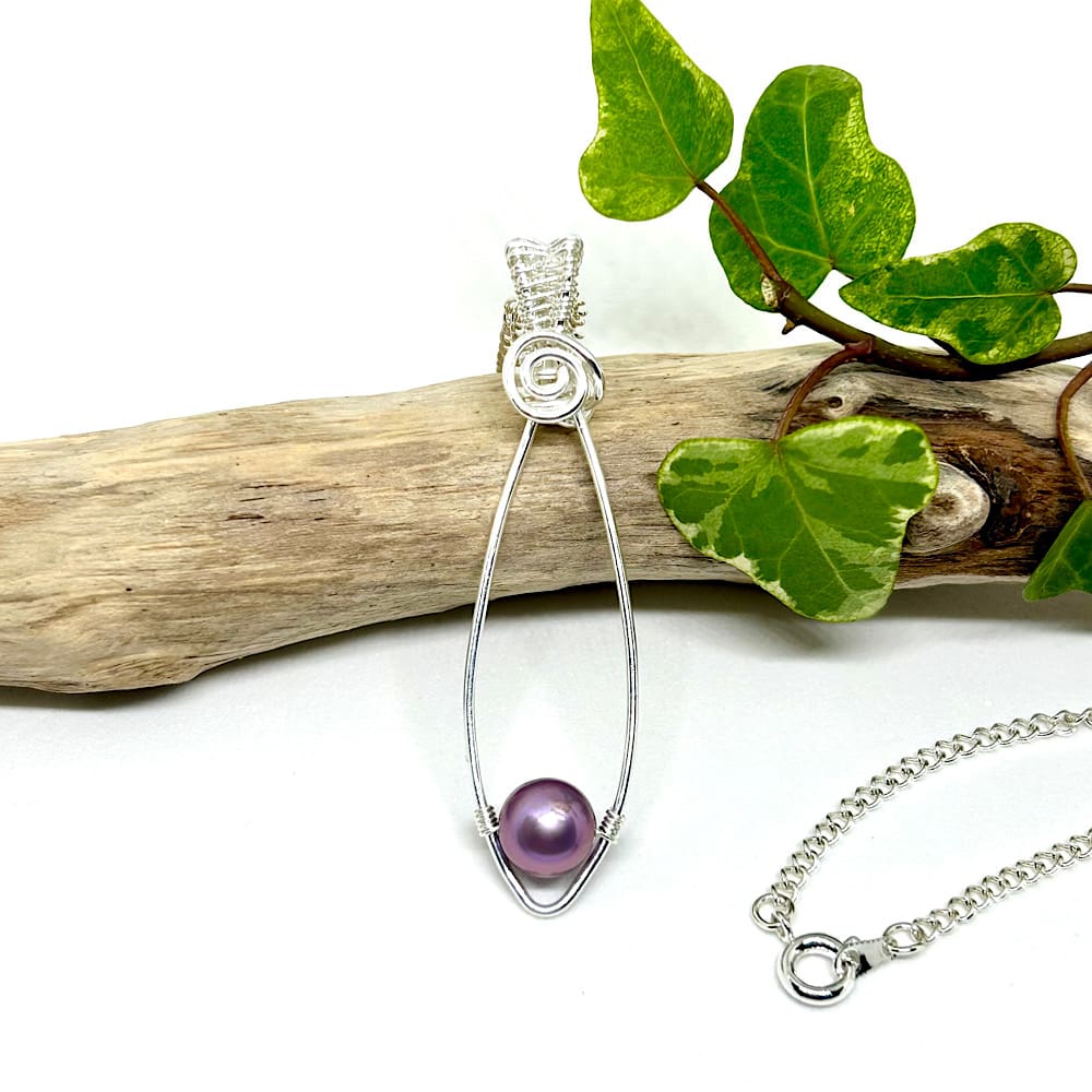 Lilac pearl pendant silver