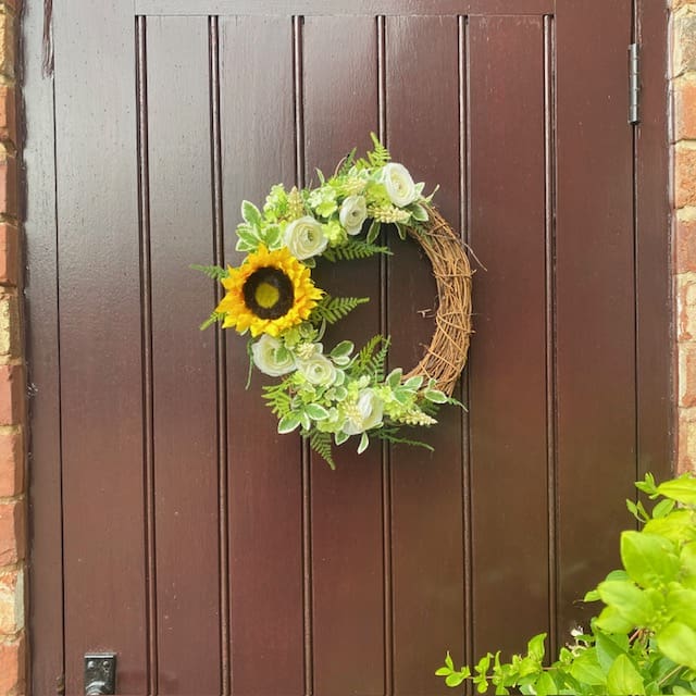 Summer-front-door-wreath-with-sunflower