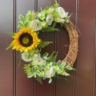 Summer-front-door-wreath-with-sunflower