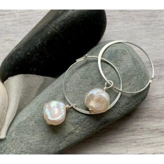 keishi pearl hoop earrings