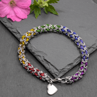 Chainmaille bracelet made in the Turkish roundmaille weave. Made with silver and rainbow coloured aluminium rings