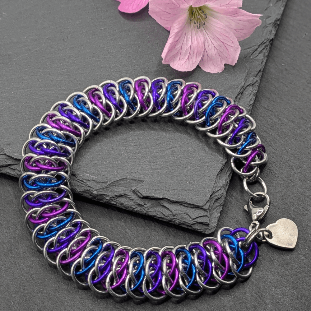 Chainmaille bracelet made in the Viperscale weave. Made with silver and blue, purple and violet aluninium rings