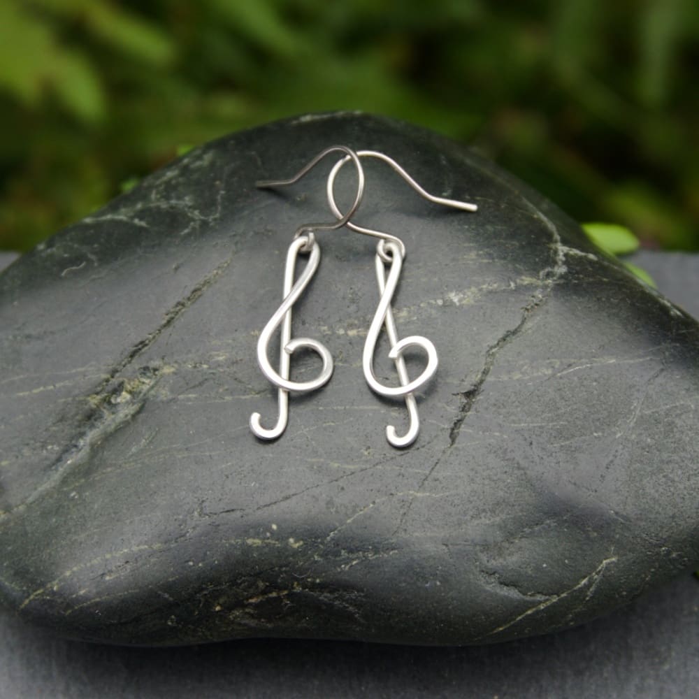 Handmade sterling silver treble clef drop earrings by Oruki Design