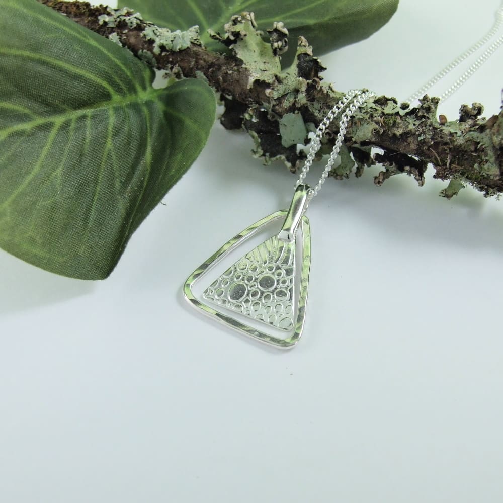 Triangle_Fidget_Necklace