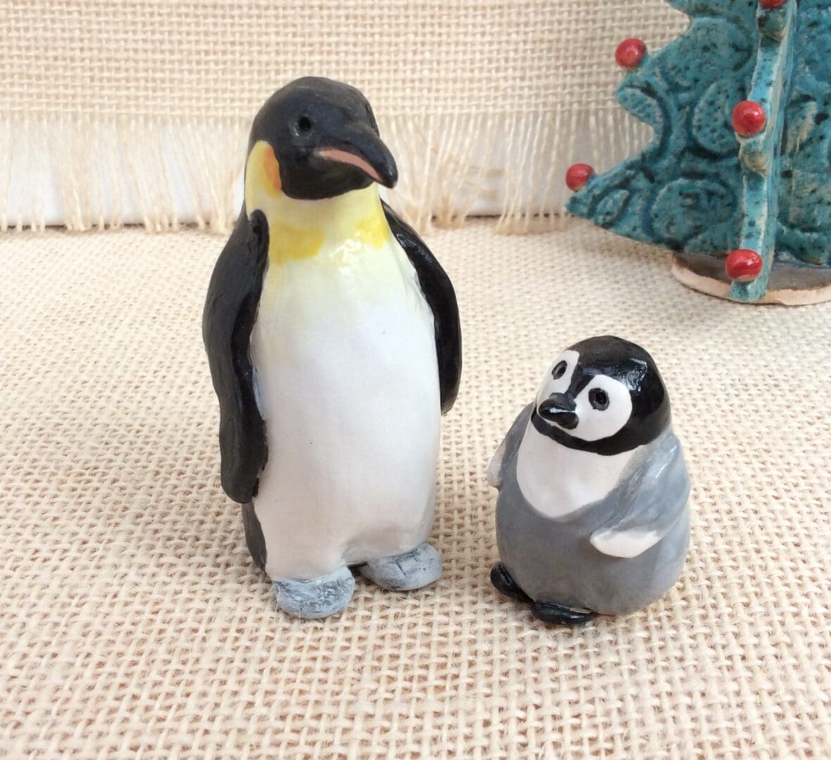 "Penguin_and_chick_miniatures"