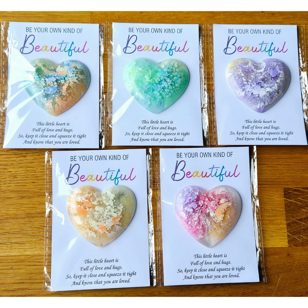 Pocket hug - beautiful - hearts - resin