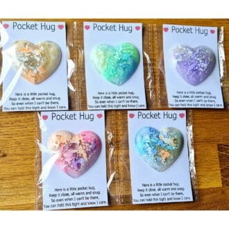 Pocket hug - hearts - resin