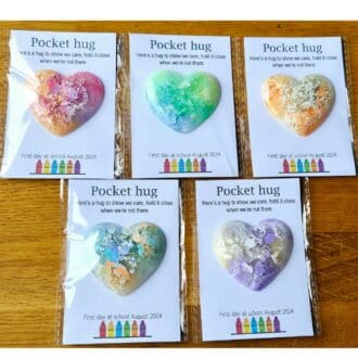 Pocket hug - school - hearts - resin