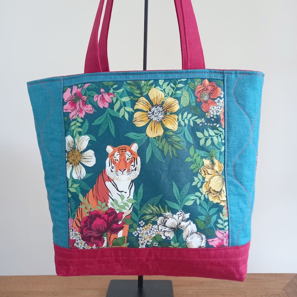 Tiger quilted tote bag