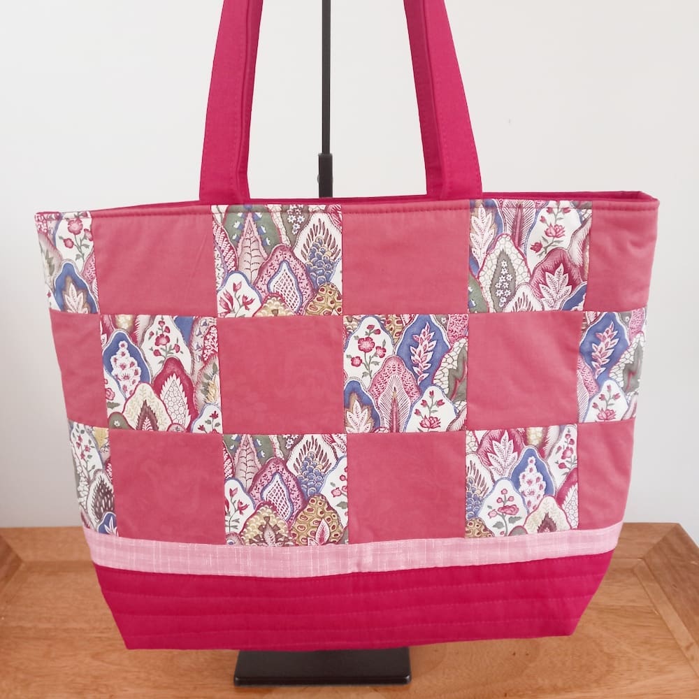 Red and pink squares patchwork tote bag