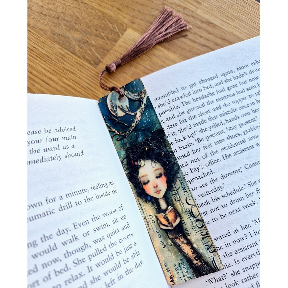 Aluminium bookmark - green girl moon