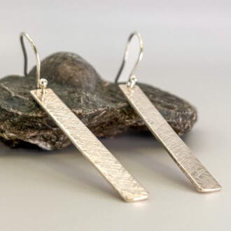 Bar earrings crosshatch