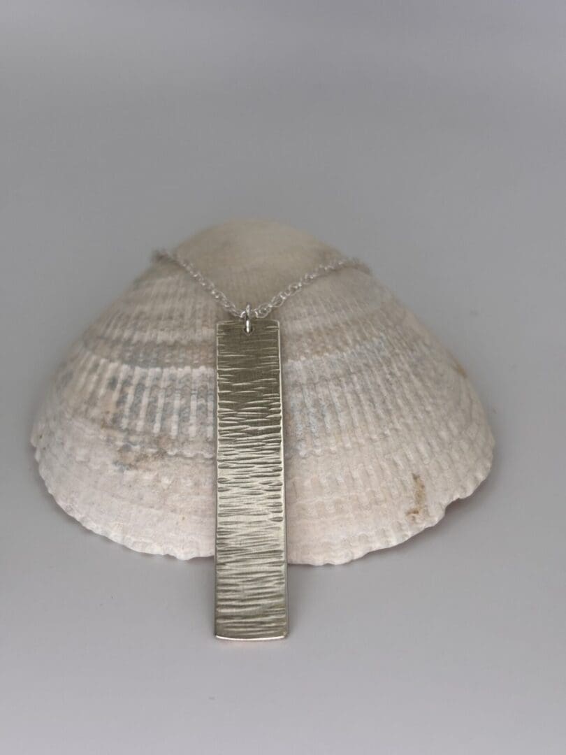 Bar pendant hammered