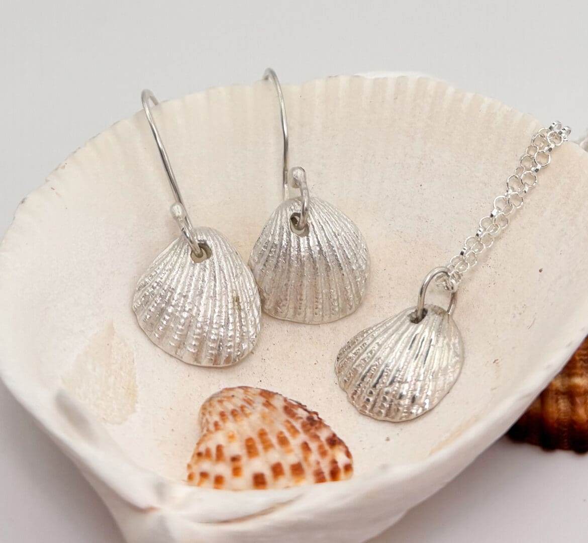 Clam shell earrings